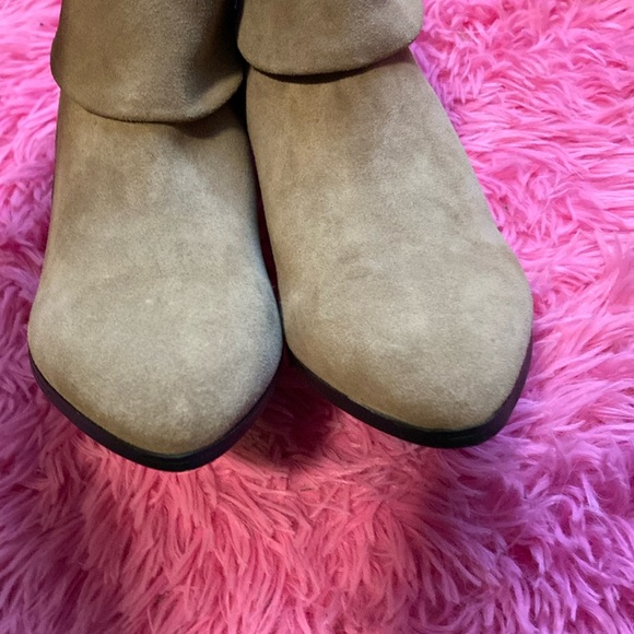 Suede 3.5” cone heel booties with rolled cuff and pointed toe size 7.5 - Picture 7 of 9